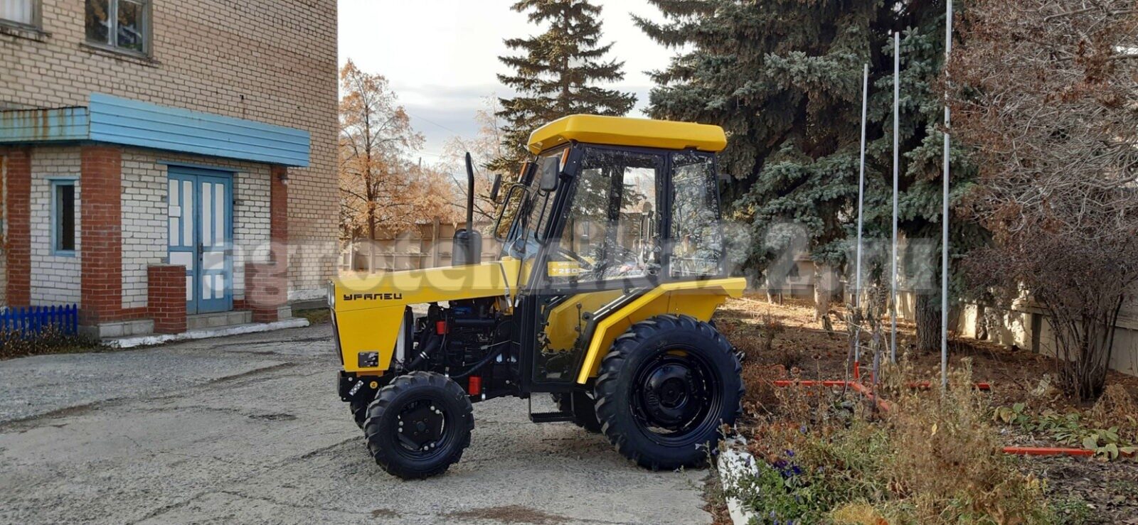 Traktor Uralec 254 S Kabinoj (5) 55719
